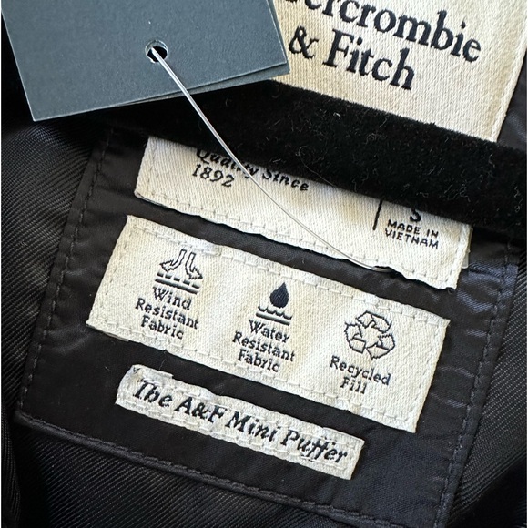 NWT Abercrombie & Fitch Black Shine Mini Puffer Coat Jacket Size Small - Picture 9 of 10